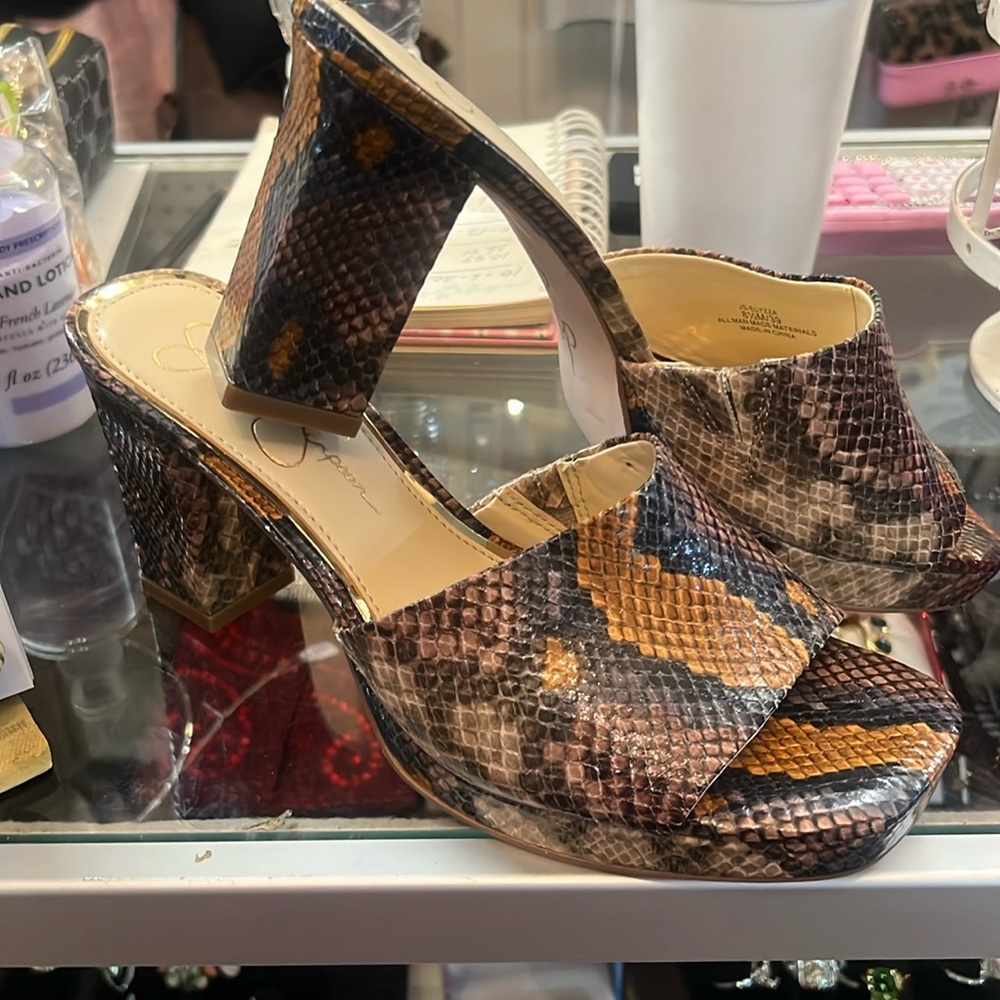 Shoes never worn!